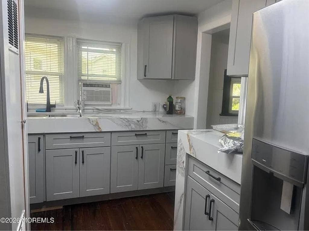 2bedr00m furnished apt for rent
