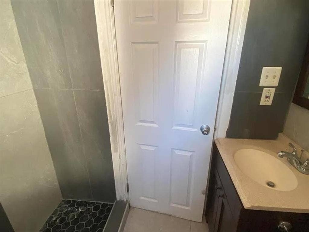 2bedr00m furnished apt for rent
