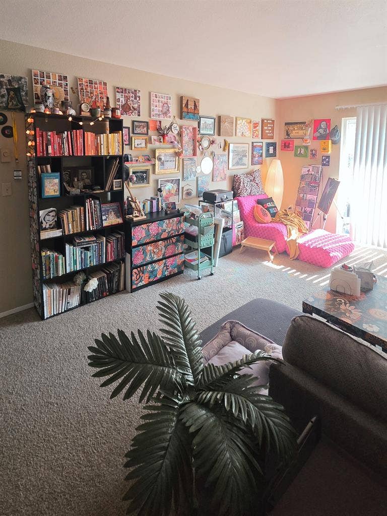 Room for rent in 2 bed 1 bath apt