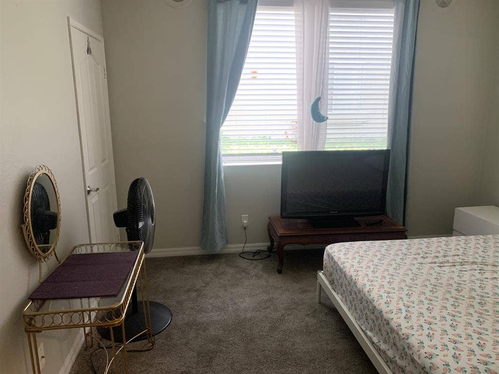 Private Room in West Lancasterr