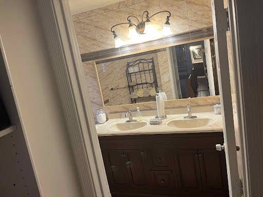 4 Rent Room/w bathroom
