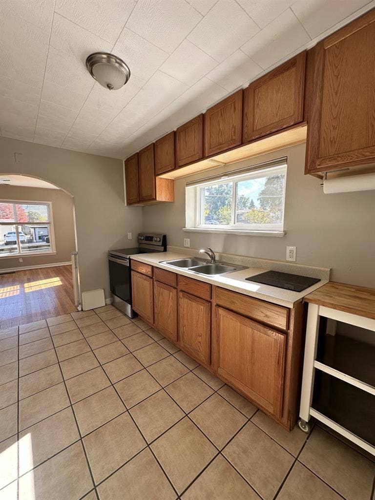 Looking for roommate in Sunnyside