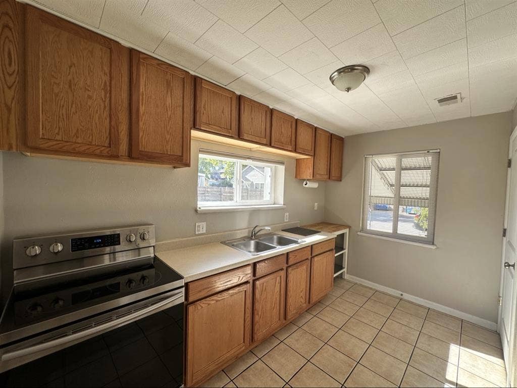Looking for roommate in Sunnyside