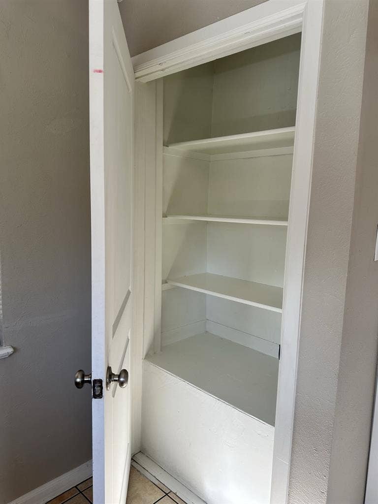 Looking for roommate in Sunnyside