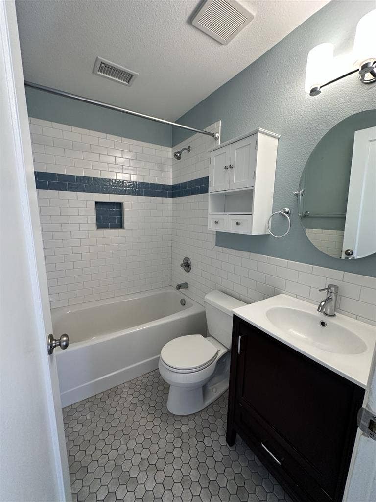 Looking for roommate in Sunnyside
