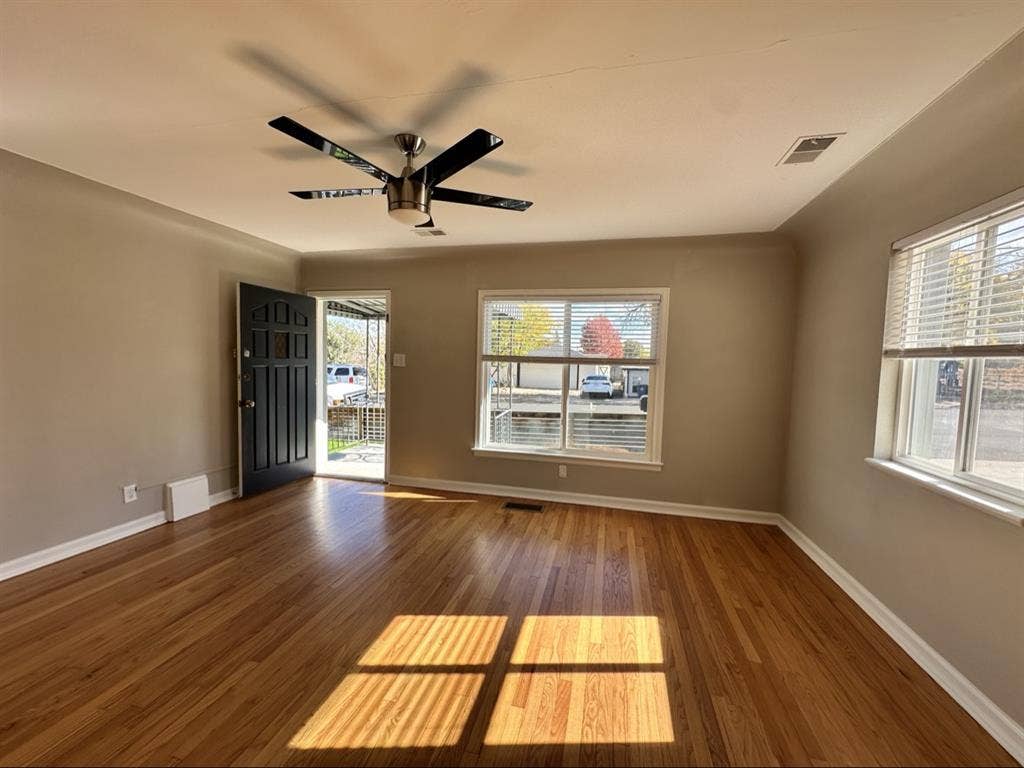 Looking for roommate in Sunnyside