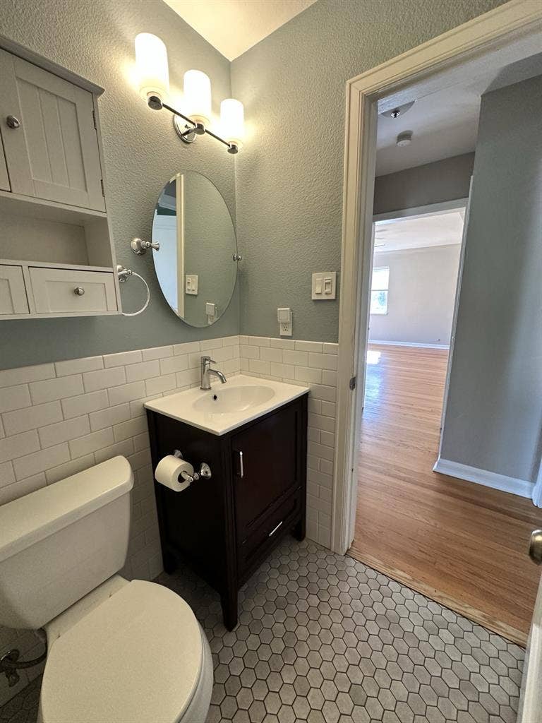 Looking for roommate in Sunnyside