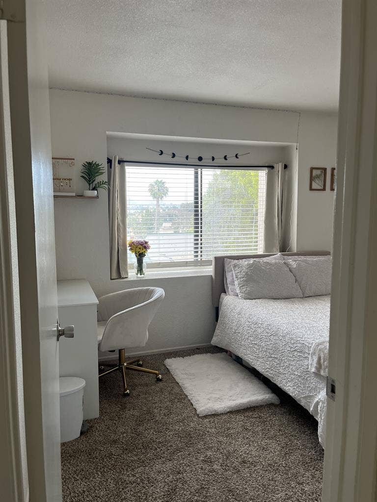 1 ROOM AVAILABLE VISTA - AUGUST 1