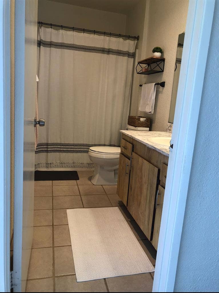 1 ROOM AVAILABLE VISTA - AUGUST 1
