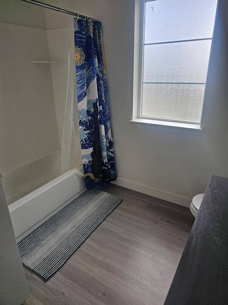 2 private rooms available