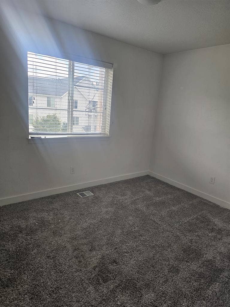 2 private rooms available