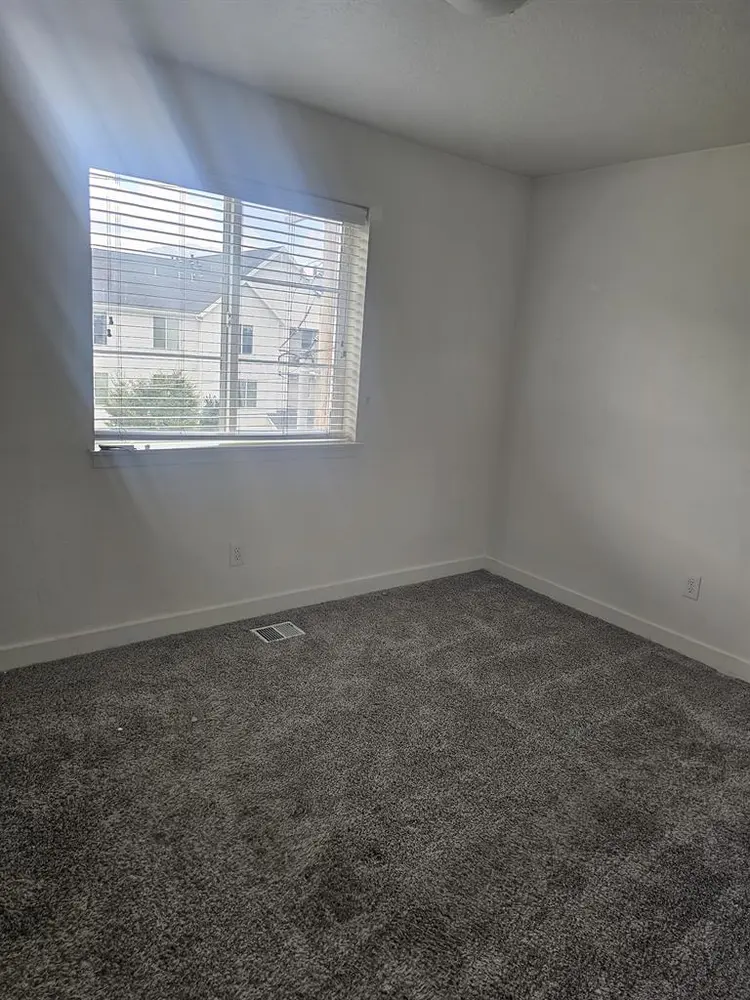 2 private rooms available