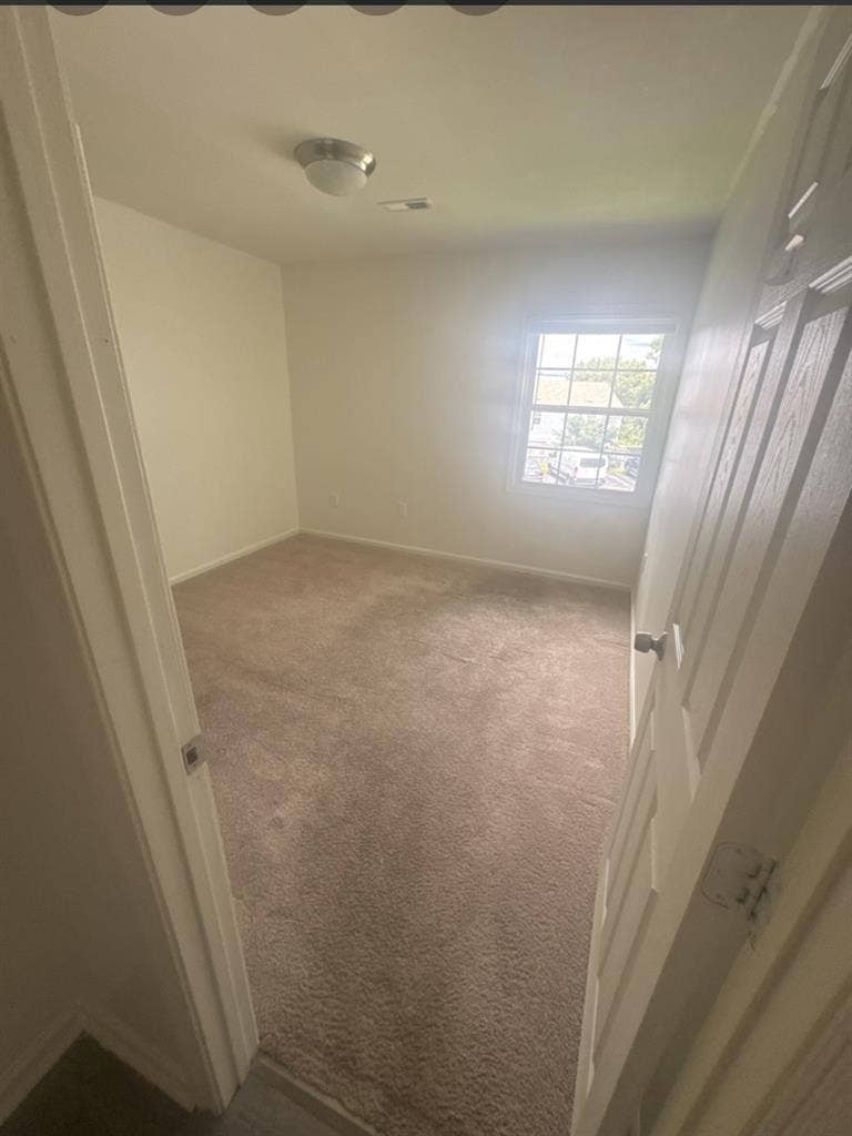 UrgentFemale Fall semester sublease