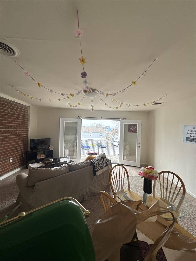 UrgentFemale Fall semester sublease