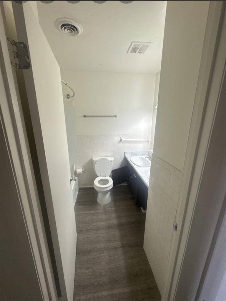 UrgentFemale Fall semester sublease