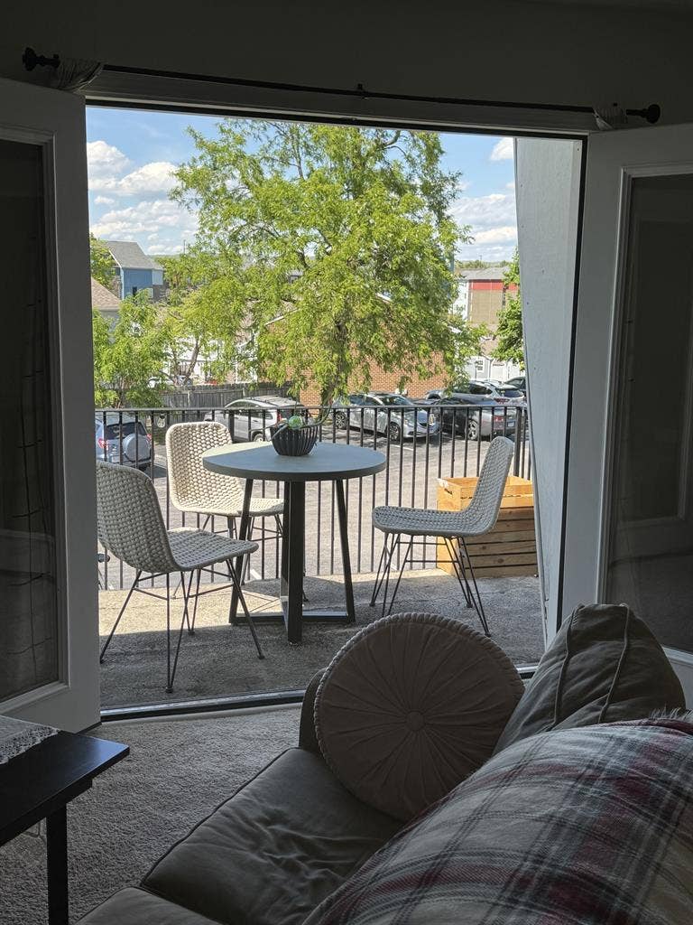 UrgentFemale Fall semester sublease