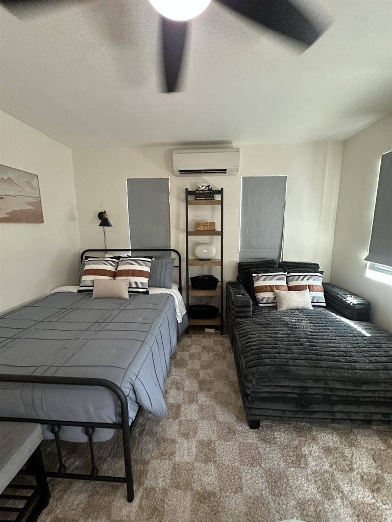 Furnished Room w/shared bathroom