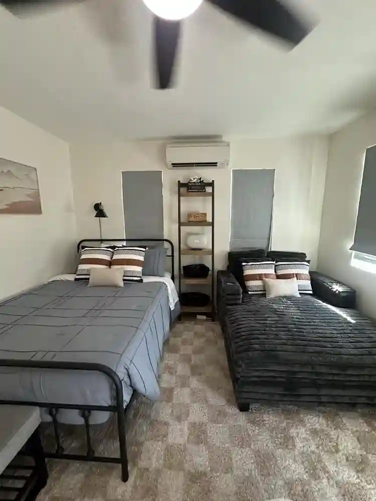 Furnished Room w/shared bathroom