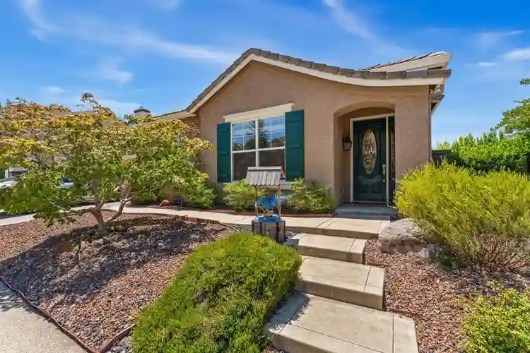Private 2-Bed/1-Bath Wing