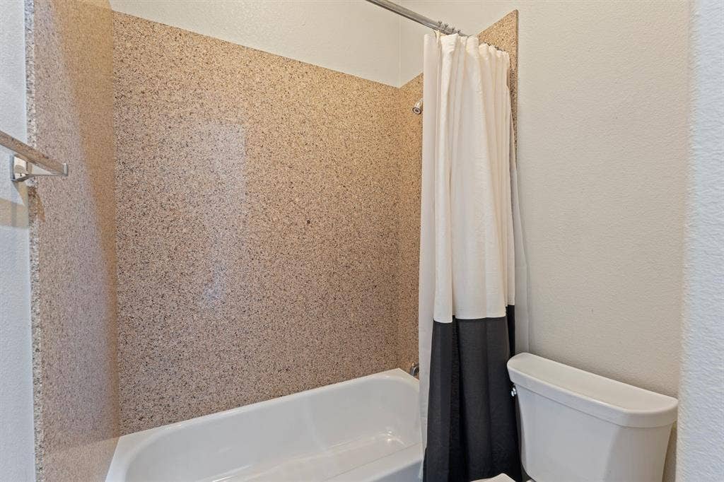 Private 2-Bed/1-Bath Wing