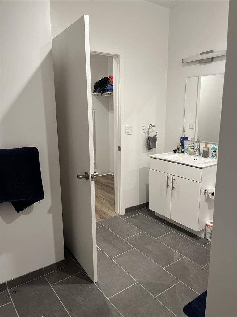 Looking for a roommate