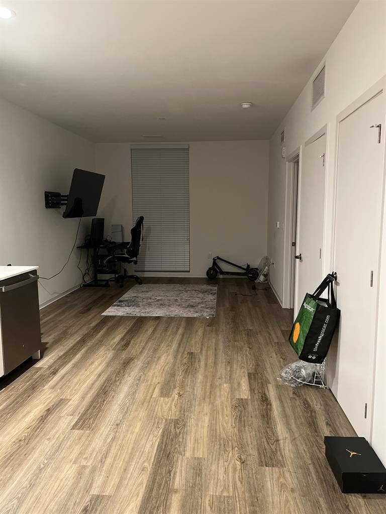 Looking for a roommate