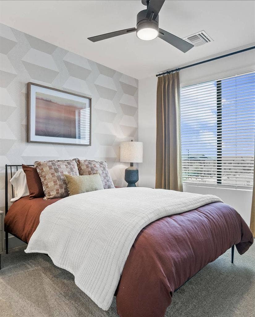 Roomate” Luxury Living” New Listing