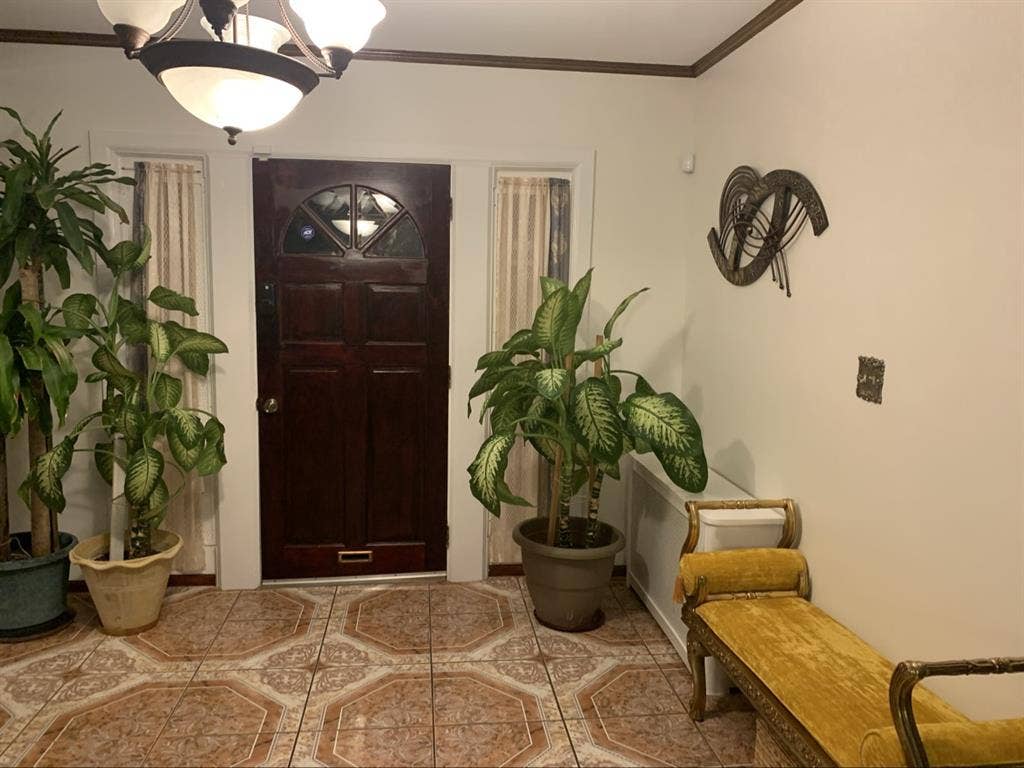Beautiful houseshare foresthills nj