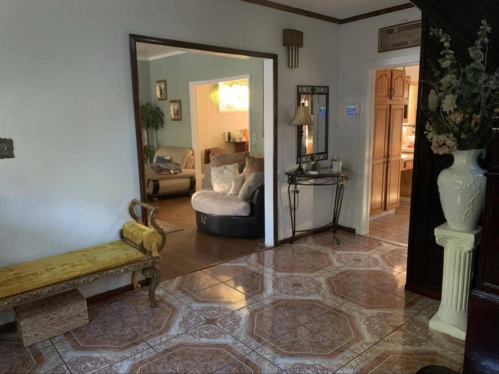 Beautiful houseshare foresthills nj