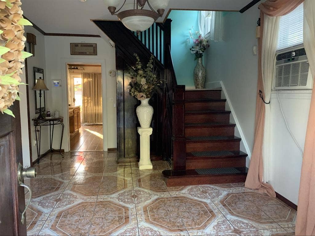 Beautiful houseshare foresthills nj