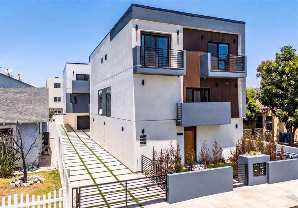 3bed 3.5bath townhouse in NOHO