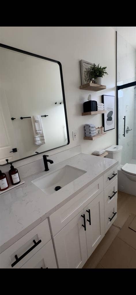 Lg Furnished room with Shared Bath