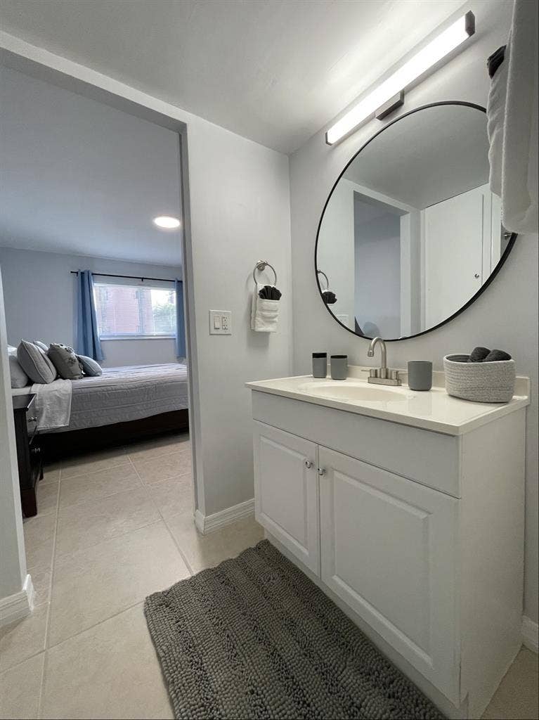 2/2 Naples Condo
