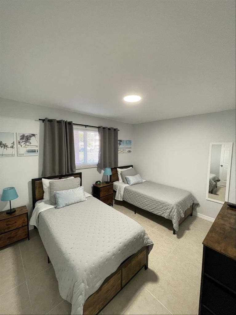 2/2 Naples Condo
