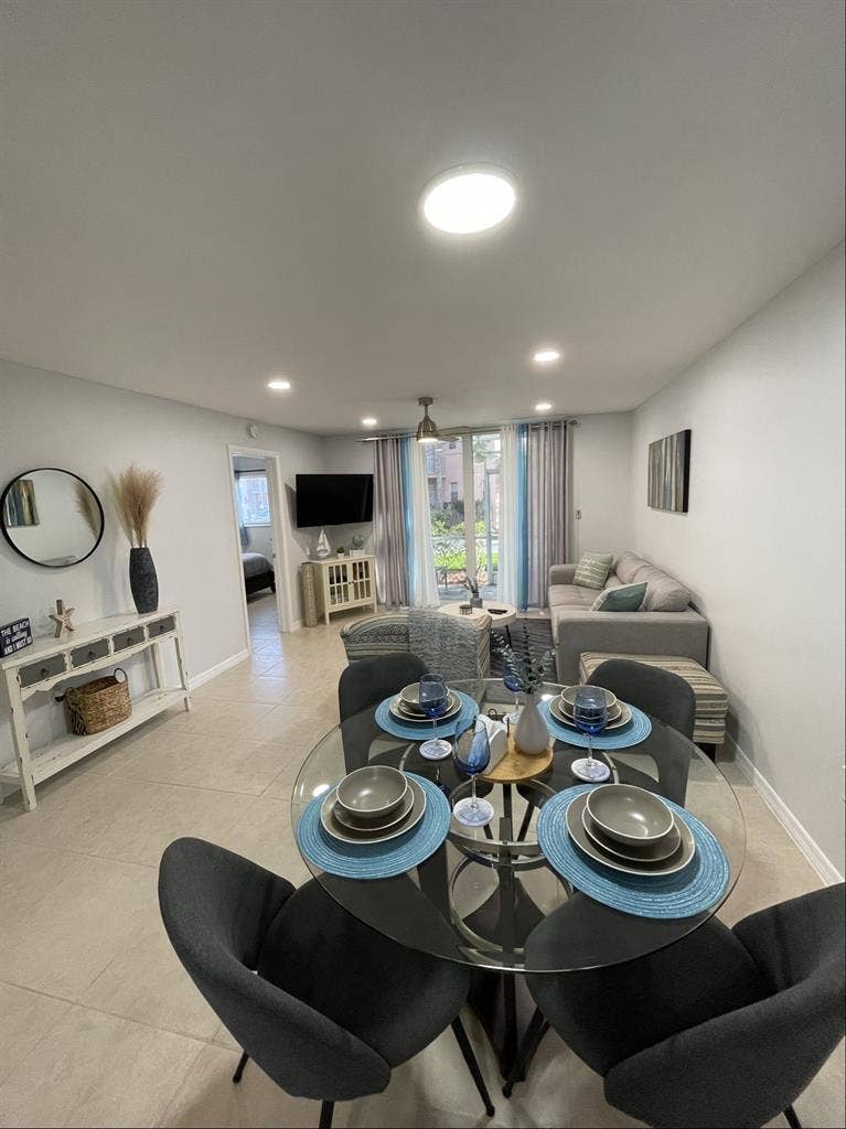 2/2 Naples Condo