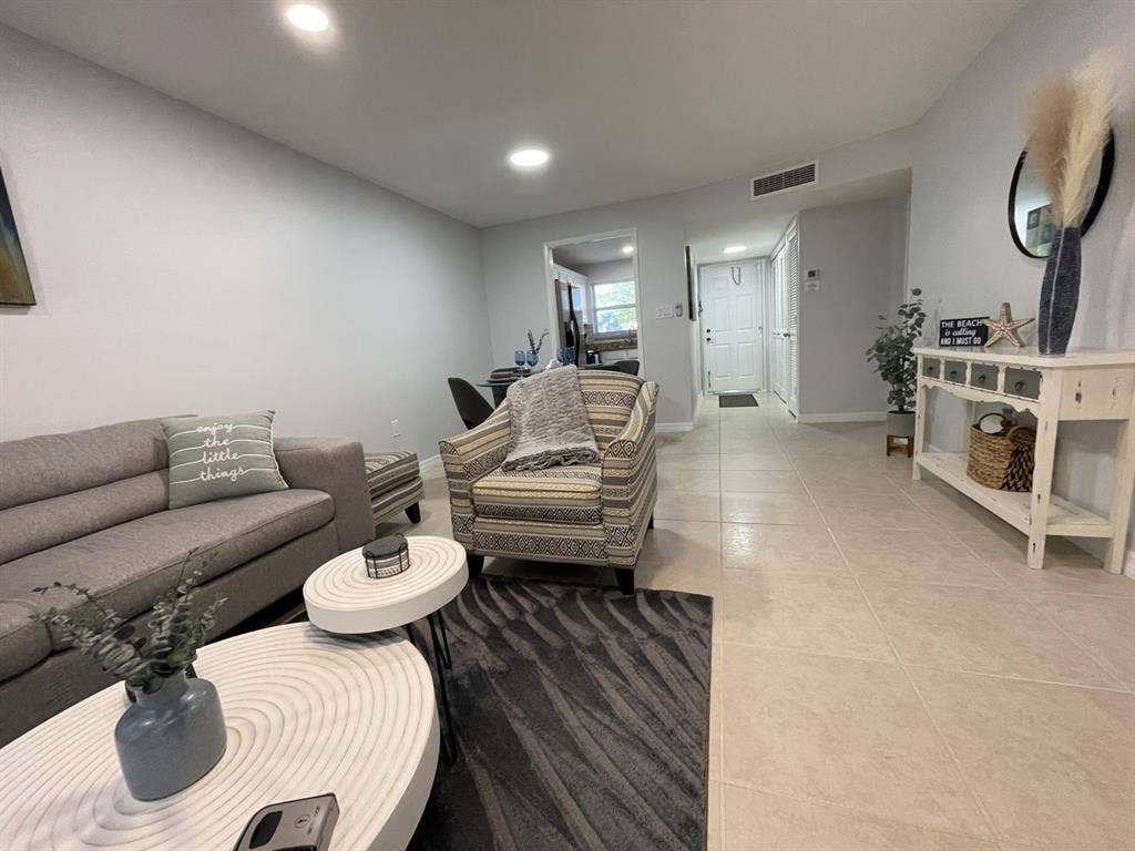 2/2 Naples Condo