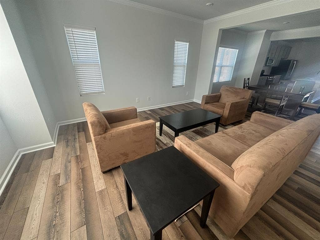 4 BR in Apex