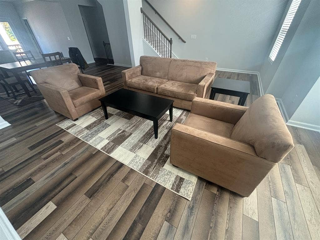 4 BR in Apex