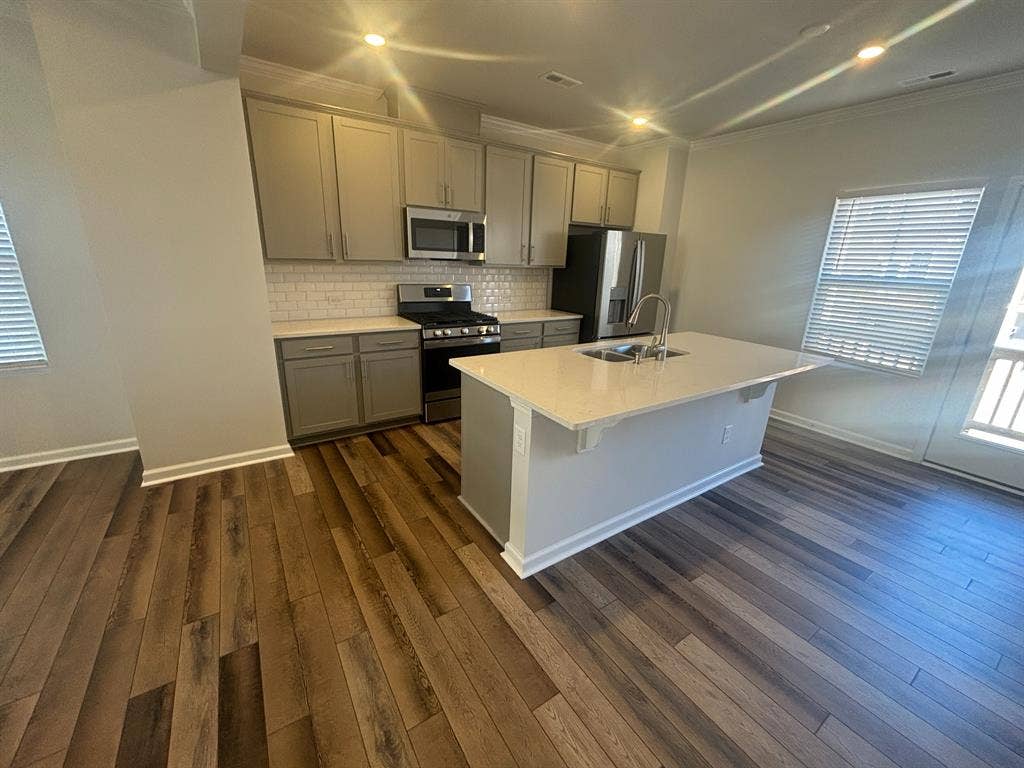 4 BR in Apex