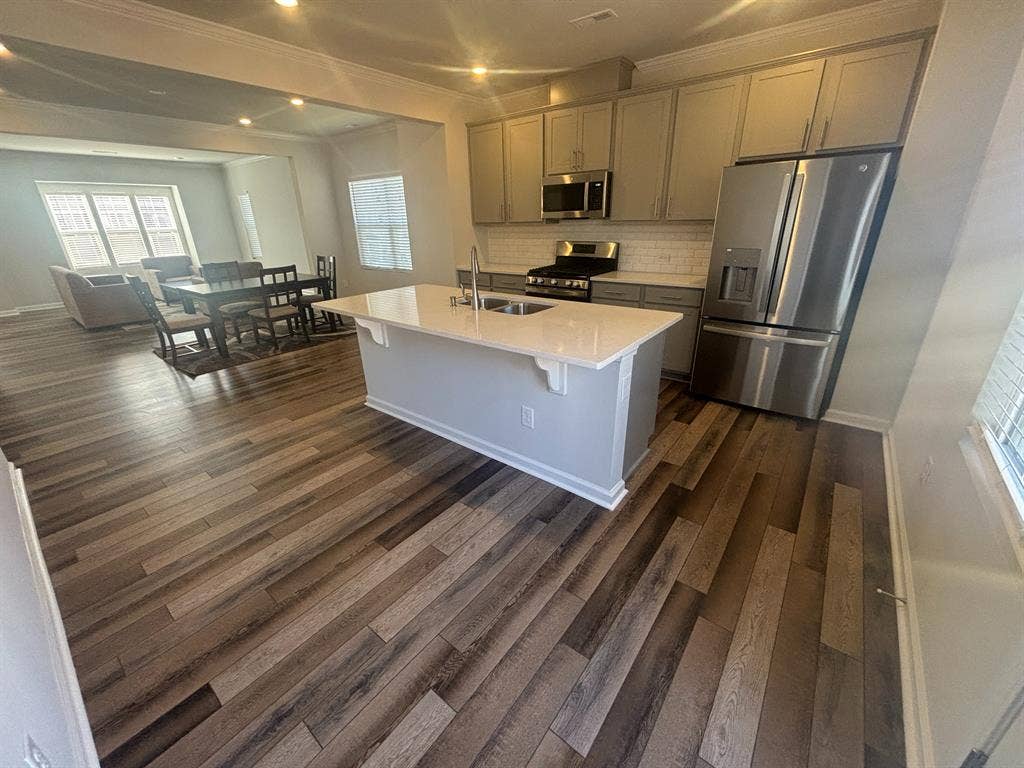 4 BR in Apex