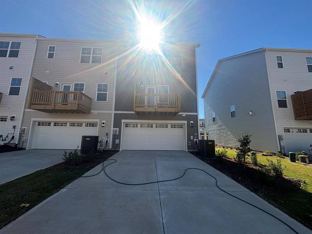 4 BR in Apex