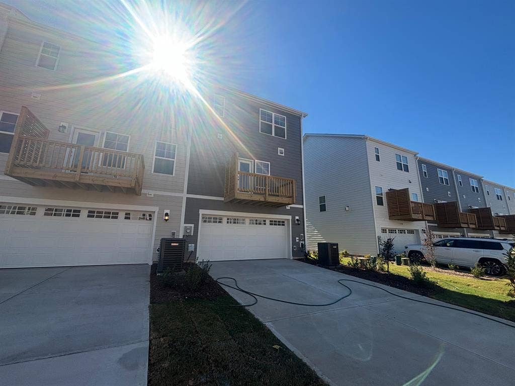 4 BR in Apex