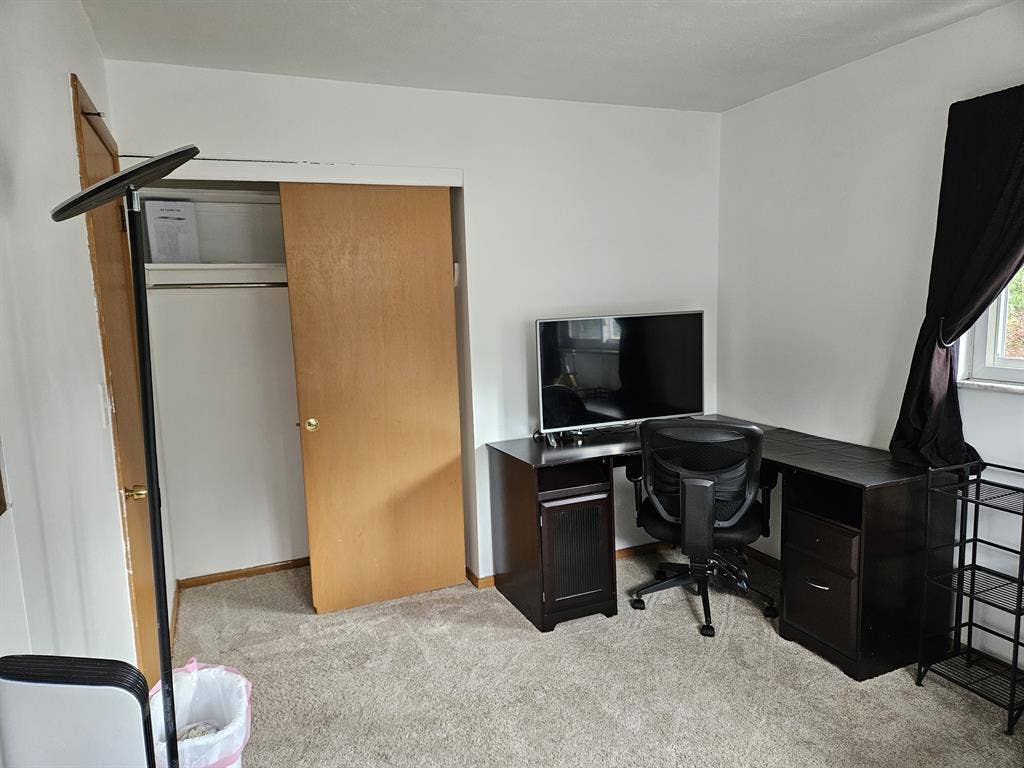 Room with built-in shelves
