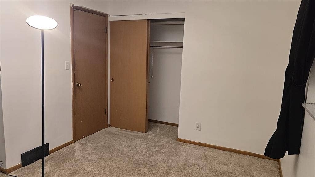Room with built-in shelves