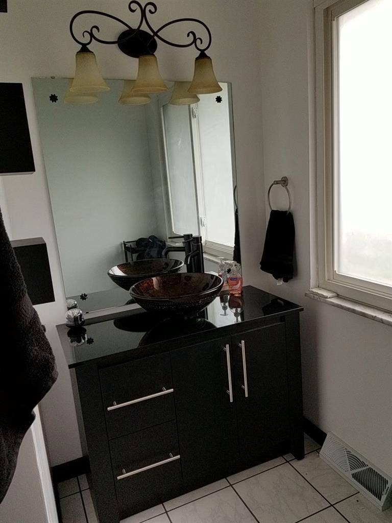 Room with built-in shelves