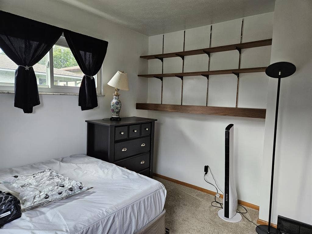 Room with built-in shelves