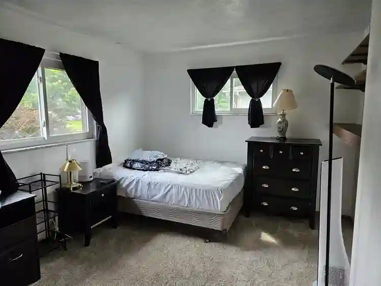 Room with built-in shelves