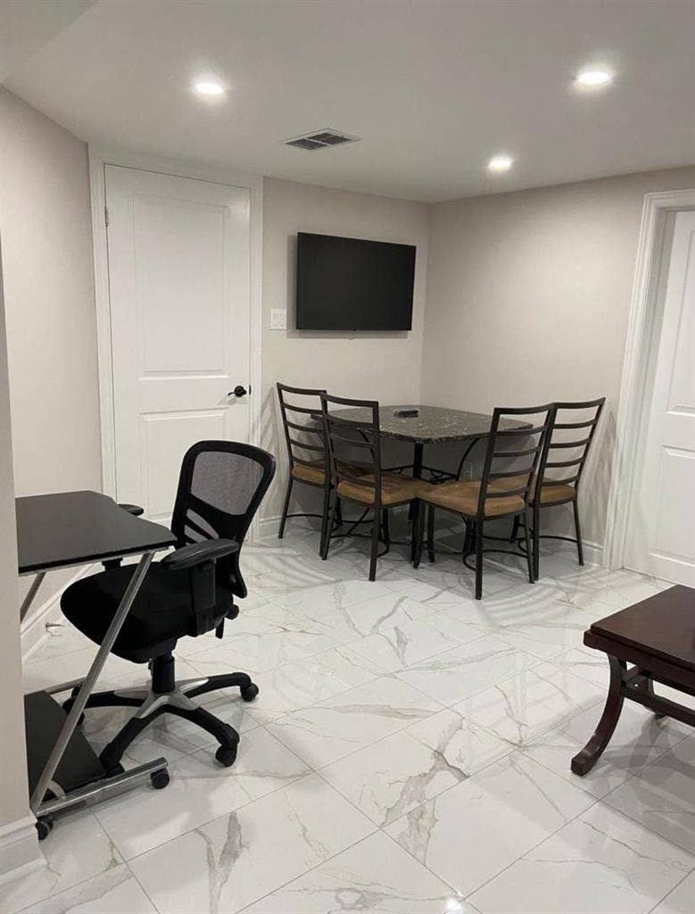 Cozy Apartment Awaits You!