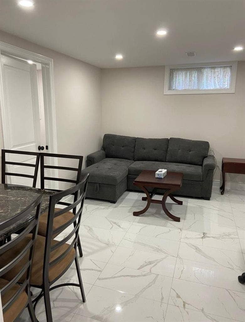 Cozy Apartment Awaits You!