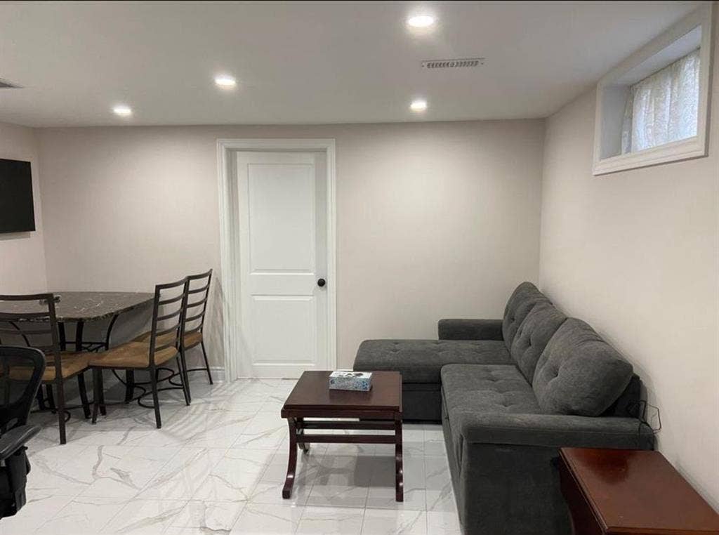Cozy Apartment Awaits You!